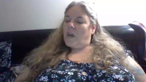 Snapshot of hippysnewhere chatting on 07.14.26 hippysnewhere online show from 07.14.26
