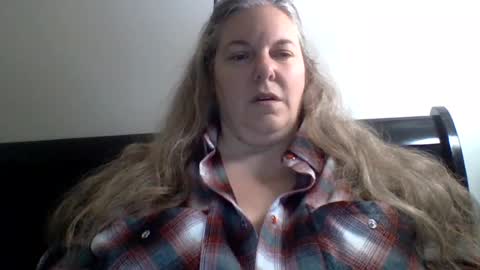 Snapshot of hippysnewhere chatting on 07.17.26 hippysnewhere online show from 07.17.26