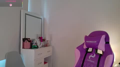 Snapshot of hipshannah chatting on 11.14.25 H A N N A H online show from 11.14.25