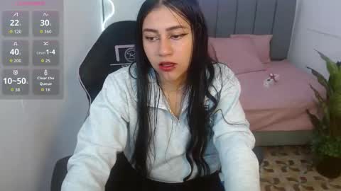 Snapshot of hisis_tay chatting on 09.27.25 hisis online show from 09.27.25