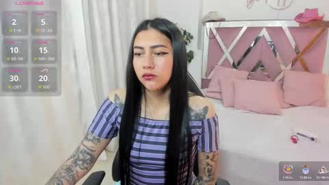 Snapshot of hisis_tay chatting on 10.01.25 hisis online show from 10.01.25