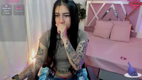 Snapshot of hisis_tay chatting on 10.05.25 hisis online show from 10.05.25