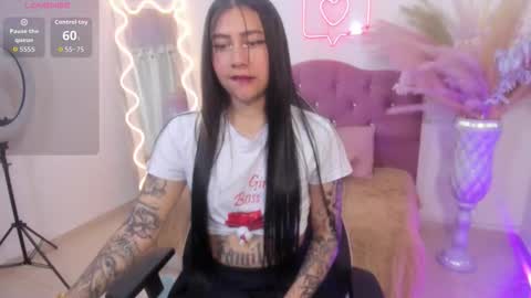 Snapshot of hisis_tay chatting on 10.09.25 hisis online show from 10.09.25
