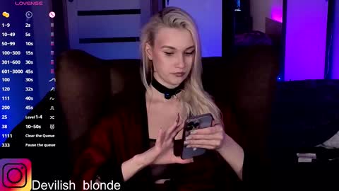 Snapshot of hitchcocianblonde_ chatting on 02.19.26 Mary online show from 02.19.26