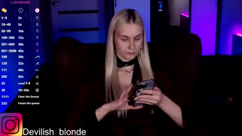 Snapshot of hitchcocianblonde_ chatting on 03.03.26 Mary online show from 03.03.26