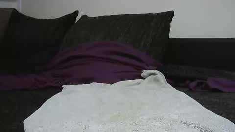 Snapshot of hlovescf chatting on 09.14.25 hlovescf online show from 09.14.25