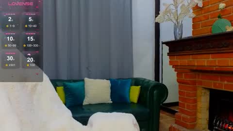 Snapshot of hloya_jons chatting on 10.16.25 Ksenia online show from 10.16.25