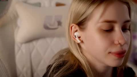 Holly online show from 03.18.26