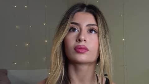 Moni Monica online show from 10.28.25