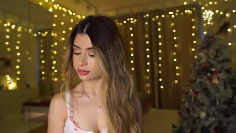 Moni Monica online show from 12.17.25