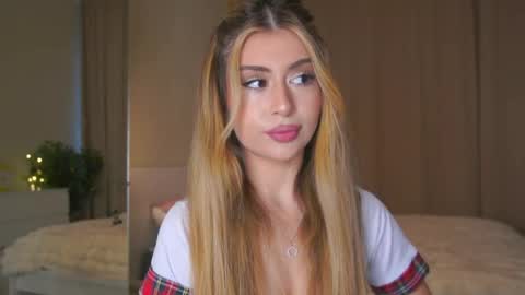 Moni Monica online show from 04.04.26