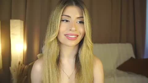 Snapshot of holayoula chatting on 07.06.26 Moni Monica online show from 07.06.26