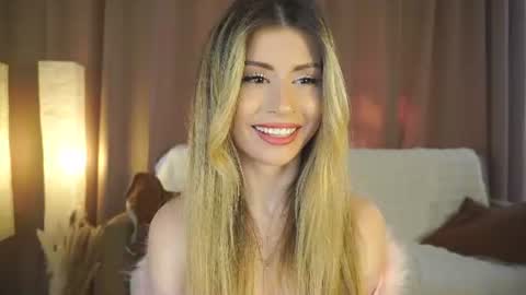 Snapshot of holayoula chatting on 07.08.26 Moni Monica online show from 07.08.26