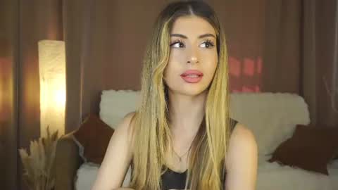 Snapshot of holayoula chatting on 07.17.26 Moni Monica online show from 07.17.26