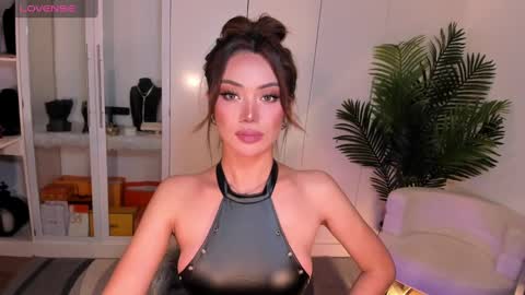 Snapshot of holee_laura chatting on 12.02.24 Ms. Laura online show from 12.02.24