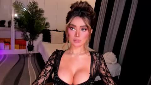 Snapshot of holee_laura chatting on 09.18.25 Ms. Laura online show from 09.18.25