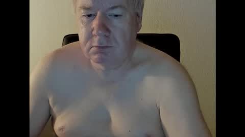 Snapshot of holgerhb53 chatting on 10.19.25 Holger online show from 10.19.25
