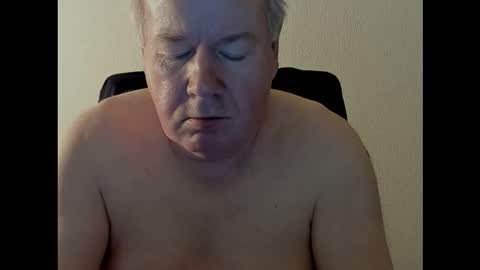 Snapshot of holgerhb53 chatting on 10.19.25 Holger online show from 10.19.25
