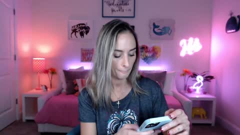 Holi Hurricane online show from 10.20.25