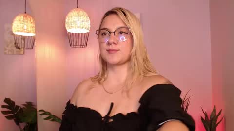 Hollie online show from 10.25.25