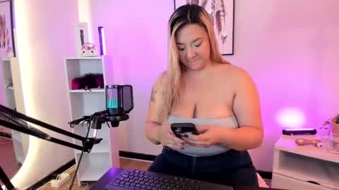 Hollie online show from 03.16.26