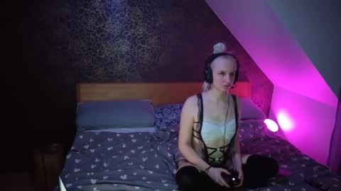 holliesdollies90 online show from 02.26.26