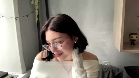 Snapshot of hollisguerrette chatting on 03.24.26 Sofia online show from 03.24.26