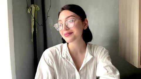 Snapshot of hollisguerrette chatting on 04.11.26 Sofia online show from 04.11.26