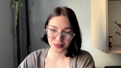 Snapshot of hollisguerrette chatting on 04.12.26 Sofia online show from 04.12.26