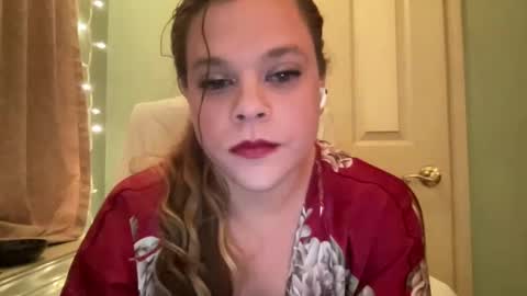 Snapshot of holly23hopefull chatting on 12.14.24 Hollys Drive threw Side Of CB. online show from 12.14.24