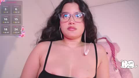 holly_16 online show from 12.04.24