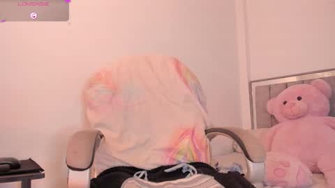 Snapshot of holly_16 chatting on 02.26.26 holly_16 online show from 02.26.26