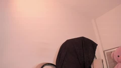 holly_16 online show from 05.09.26