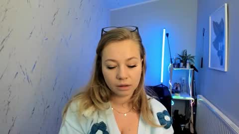 Snapshot of holly_bb95 chatting on 09.30.25 Holly online show from 09.30.25