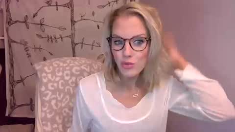 holly_bourbon online show from 10.10.25