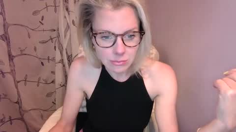 holly_bourbon online show from 04.25.26