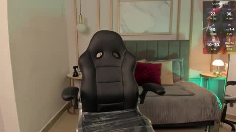 Holly Madisson online show from 04.01.26