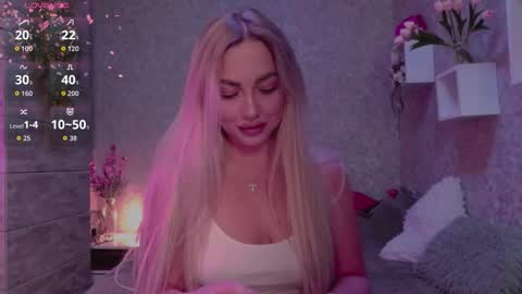 holly_molly8 online show from 09.11.25