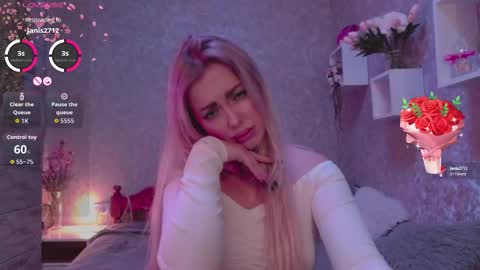 holly_molly8 online show from 09.29.25