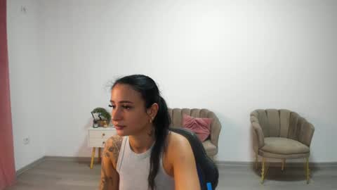 Snapshot of holly_wood18 chatting on 07.06.26 holly_wood18 online show from 07.06.26