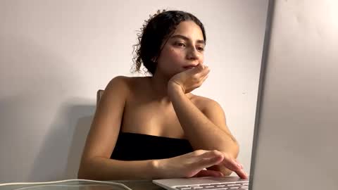 Snapshot of hollykoff chatting on 01.26.25 space online show from 01.26.25