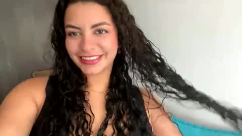 Snapshot of hollykoff chatting on 03.08.25 space online show from 03.08.25