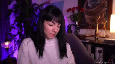 Holly Linder online show from 02.16.25