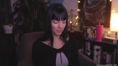 Holly Linder online show from 12.04.25