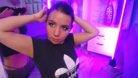 hollypeach_ online show from 03.18.26