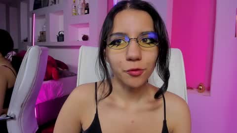 hollypeach_ online show from 04.12.26