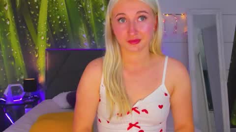 HollyTaillor online show from 10.15.25