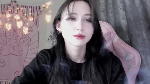 Snapshot of holy420loly chatting on 10.21.25 Ho Lee Sheet online show from 10.21.25