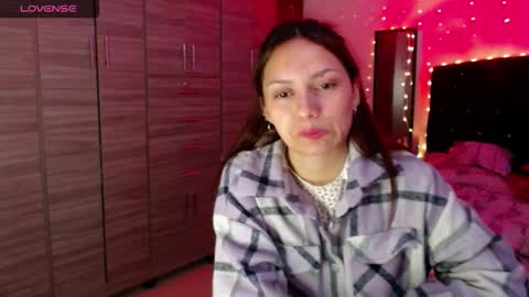 Juli online show from 09.15.25