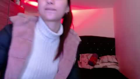Snapshot of holy_julii chatting on 06.13.26 holy_julii online show from 06.13.26